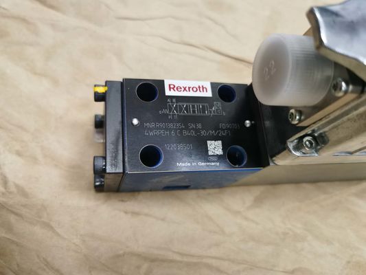 L'électronique intégrée directionnelle de soupape de commande de Rexroth R901382354 4WRPEH6CB40L-30/M/24F1 4WRPEH6CB40L-3X/M/24F1